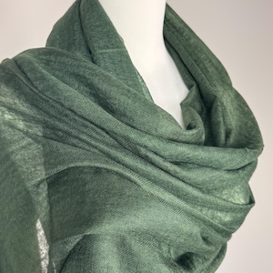 Handwoven Dark Green Pure Cashmere Scarf: Lightweight Travel Wrap