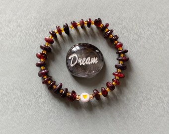 Healing crystal garnet chip beaded bracelet with gold heart feature - love, energy and harmony - birthstone gifts