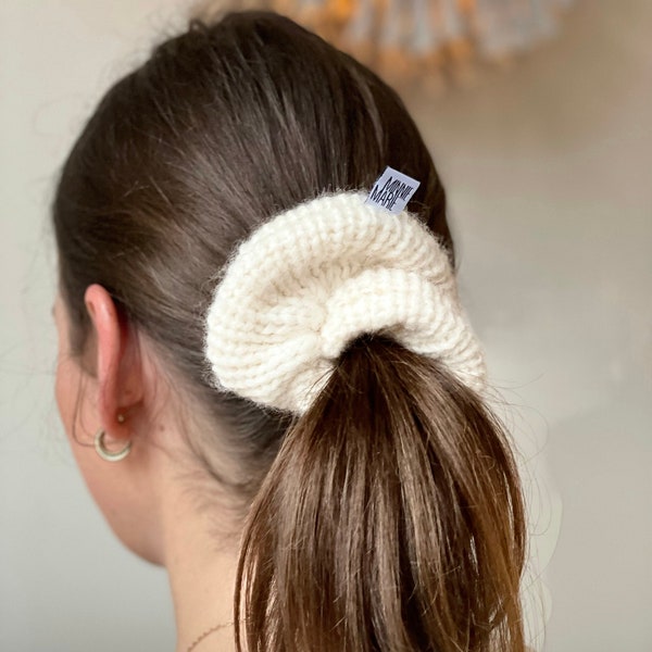 Scrunchie FLUFFY I Me-Version (groß) / Haarband gestrickt / gestrickter Haargummi / knitted scrunchie / nachhaltiger Zopfgummi