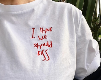 Tシャツ「キスするべきだと思う」