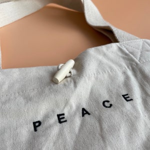 Shopper PEACE / Me-Version Adults / große Einkaufstasche / Bestickter Beutel PEACE / nachhaltiger Shopper mit langen Henkeln Bild 5