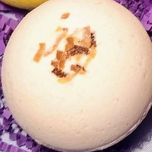 COCONUT CREAM DELIGHT Bath Bomb**Choice of Soap Center or Regular Style**A buttery sweet blend reminiscent of a coconut custard pie