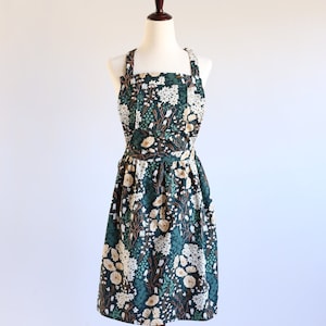 Women&#39;s Midnight Forest Apron