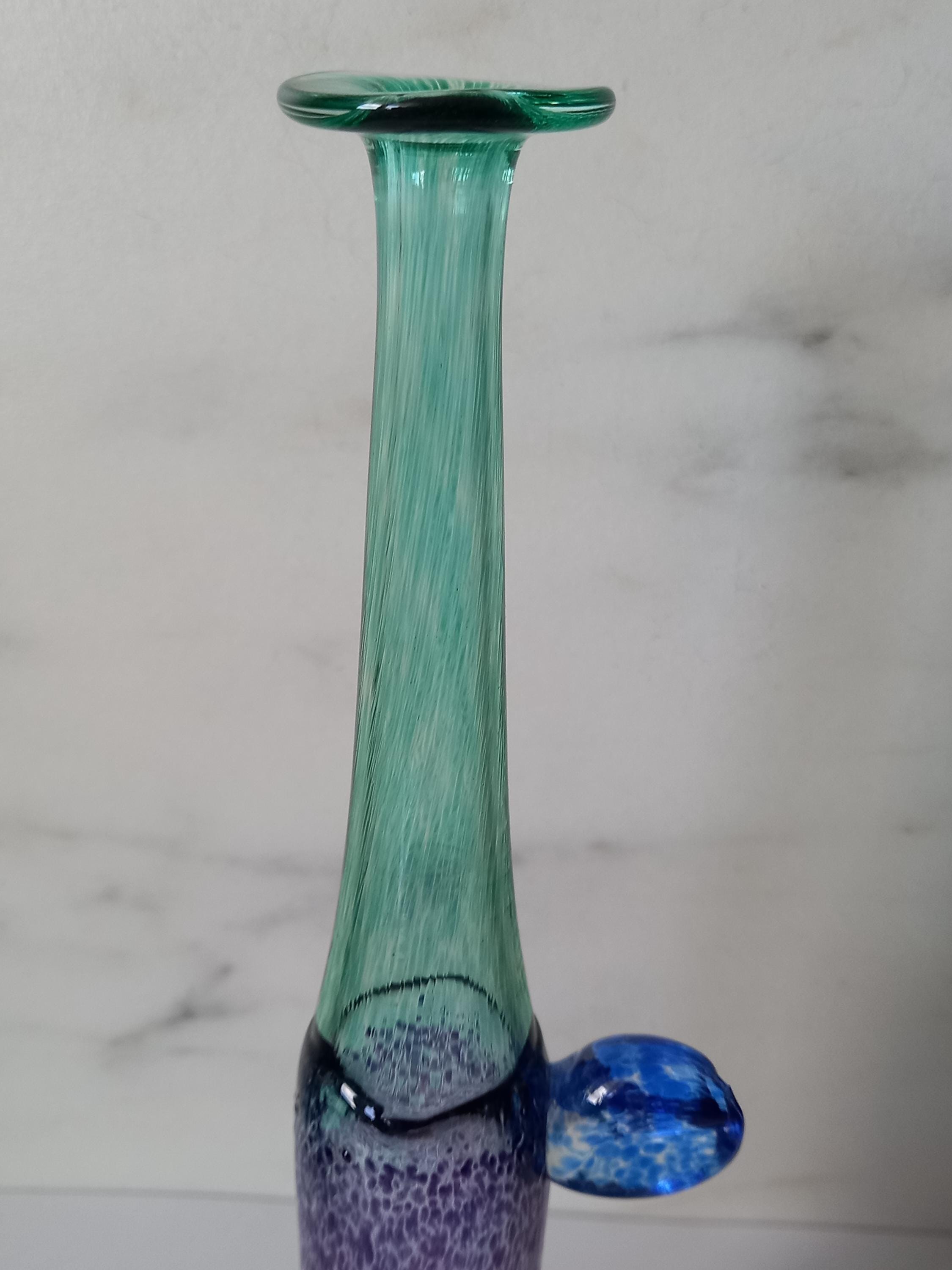 Kosta Boda「Windpipe」花瓶、Bertil Vallien作 – Scandinavian Art