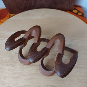 Stampe, Dänemark, Moderner Teak Holz Halter für 5 Pfeifen.