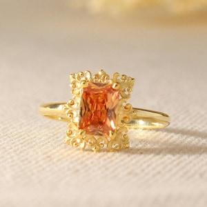 Anillo solitario de topacio naranja con corte esmeralda en oro de 14 k - Joyería artesanal de inspiración vintage