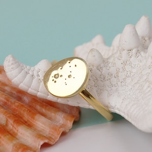 Elegant 14K Solid Gold Crescent Moon Ring: Celestial Astrology-Inspired Jewelry
