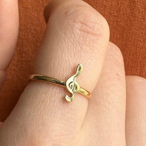 10k, 14k Gold Treble Clef Ring: Elegant Music Lover Gift