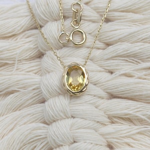 Vintage 14K Gold Yellow Topaz Pendant Necklace: Elegant Oval Birthstone