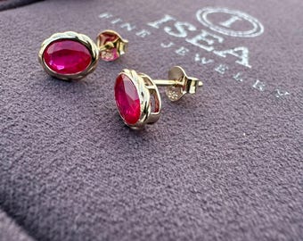 14k massief gouden robijnrode oorknopjes: edelsteen in vintage-stijl