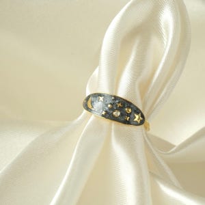 Delicado anillo celestial de oro de 14k: Luna, planeta y diamante - Joyería cósmica para amantes de la astrología