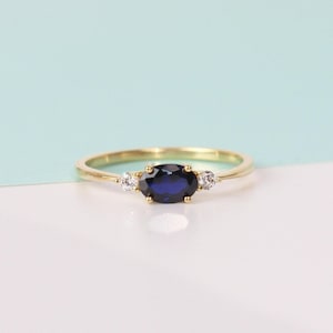 14K Gold Art Deco Blue Sapphire Ring - Oval Gemstone Band