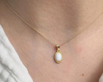 Vintage 14k Gold Opal Pendant Necklace: Minimalist Oval Charm