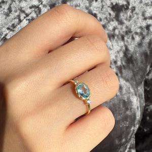 Sierlijke aquamarijnring: vintage ovale 10k gouden edelsteen