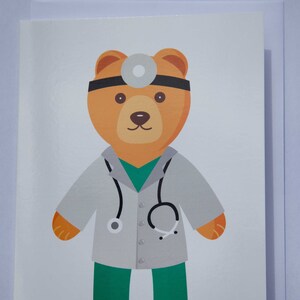 Doctor Teddy Bear Card Carte de voeux, carte de correspondance, rétablissement, merci, remise des diplômes, intérieur vierge - ce qui la rend adaptée à de nombreuses occasions