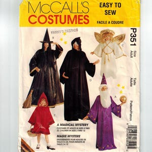Könnte beinhalten: McCall's Kostüm-Schnittmuster mit verschiedenen Halloween-Kostümen, darunter eine Hexe, eine Kapuzenfigur, ein Engel, ein Zauberer und Rotkäppchen. Das Schnittmuster enthält Größen für Erwachsene und Kinder.