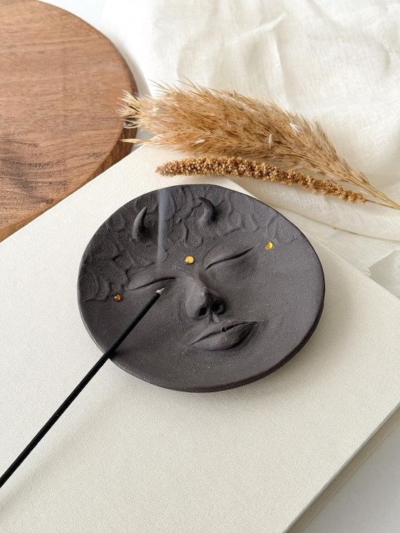 Stoneware Sculpted Face Incense Holder: Handmade Ceramic Burner for Meditation Room and Zen Decor