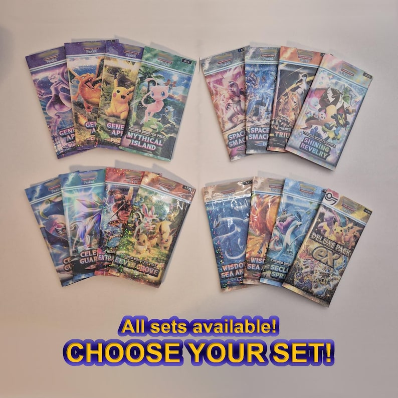 K&ouml;nnte beinhalten: Eine Auswahl an Pok&eacute;mon-Sammelkarten-Packs mit verschiedenen thematischen Sets. Die Packs zeigen farbenfrohe Kunstwerke von Pok&eacute;mon-Charakteren und Set-Namen. Der Text unten lautet "All sets available! CHOOSE YOUR SET!"