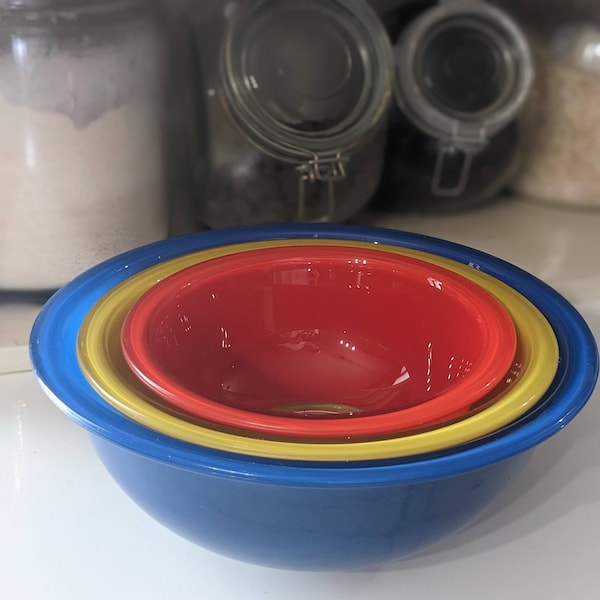 Vintage 1980/1990's Pyrex 3 piece bowl set, Primary Colors, 322, 323, & 325