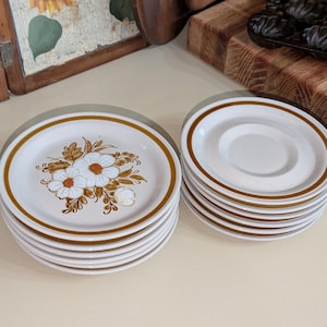 Vintage Mountain Wood Collection &quot;Dried Flowers&quot; Stoneware Plate – Made in Japan