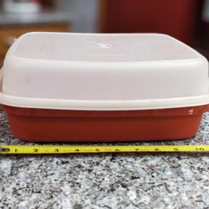 Tupperware 1294-8 Meat Marinade Container. Red Bottom. Made In USA. 12x10