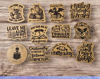 SVG BOOKS V2 Magnet Set - Digital Download-Glowforge, Lustig, Snarky, Witzig, Sarkasmus, Bücher, Lesen Kühlschrankmagnet Schreibtischmagnet Laserdatei