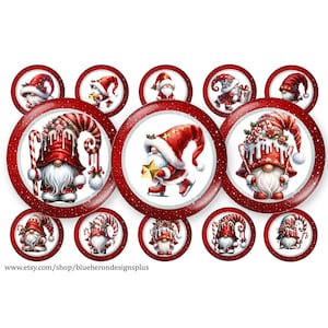 Peut inclure: Douze étiquettes rondes pour capsules de bouteilles sur le thème des lutins de Noël, en rouge et blanc. Chaque étiquette présente un design de lutin différent avec un chapeau rouge, une barbe blanche et divers accessoires de Noël.