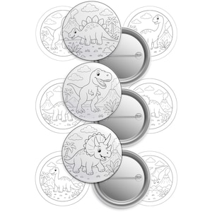Könnte beinhalten: Eine Sammlung runder Ansteckbuttons mit schwarz-weißen Strichzeichnungen verschiedener Dinosaurier, darunter ein Stegosaurus, ein T-Rex und ein Triceratops, vor prähistorischen Landschaften mit Vulkanen, Palmen und Wolken.