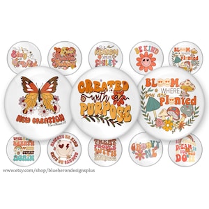 Könnte beinhalten: Eine Sammlung weißer, runder Buttons mit Retro-Designs und positiven Affirmationen. Die Buttons zeigen Sätze wie "Stay Wild", "Be Kind" und "Bloom Where You Are Planted" sowie Blumen- und Schmetterlingsillustrationen. Die Etsy-Shop-URL ist sichtbar.