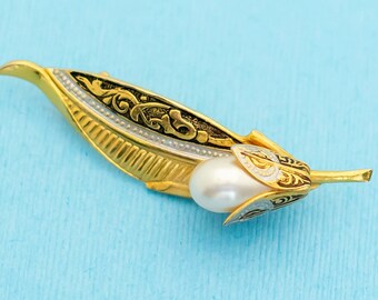 Vintage Cute Pearl Leaf Brooch - N2