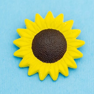 Vintage Sunflower Brooch by Best - N8
