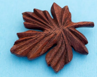 Vintage Wooden Maple Leaf Brooch - N5