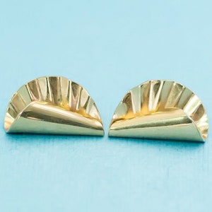 Vintage Folded Shell Stud Earrings - N19