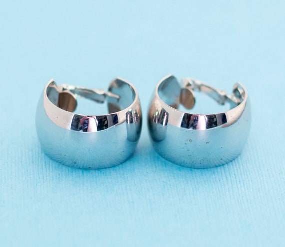 Vintage Silver Tone Shiny Oval Hoop Earrings - N28 - image 1