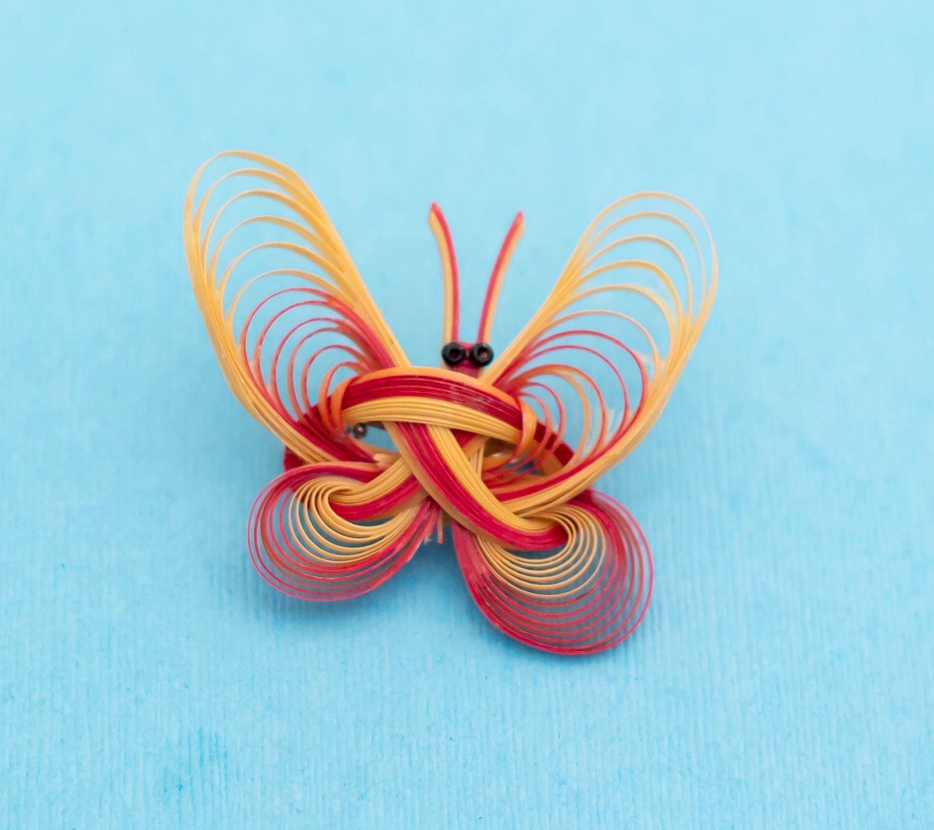 Vintage levendige Stringy Butterfly Broche N22