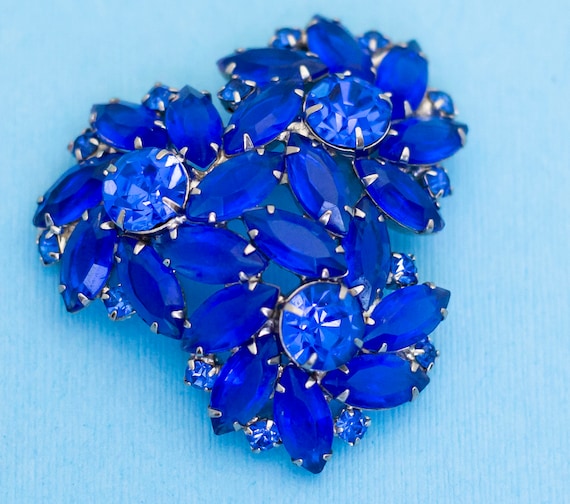 SELOVO 3.5 Inch Large Blue Flower Brooch Pin - Gold Tone Rhinestone Pendant For Scarves, Hats, Jackets - View #2