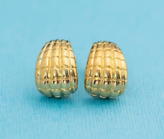 Vintage Shell Shape Gold Tone Stud Earrings by Av… - image 1