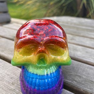 Regenbogen Harz Pride Schädel