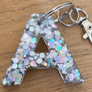 Porte-clés argenté holographique fait main lettre A