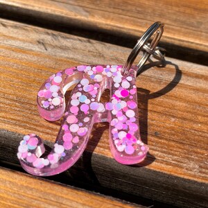 Porte-clés à breloques lettre A rose et blanc fait main