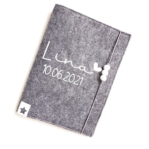 U-booklet cover made of felt light gray, U-booklet cover customizable, U-booklet cover with vaccination certificate, U-booklet cover for boys and girls