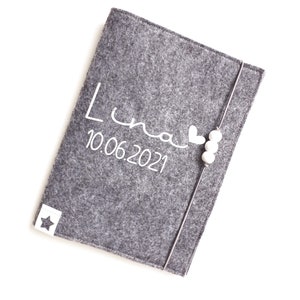 U-booklet cover made of felt light gray, U-booklet cover customizable, U-booklet cover with vaccination certificate, U-booklet cover for boys and girls