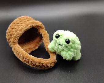 Crochet/ Amigurumi Baby Pocket Pal Frog in a Basket