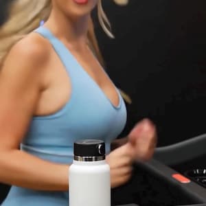 Uchwyt na kubek do bieżni Pe****n – niezbędny dodatek do nawadniania podczas ćwiczeń – must have