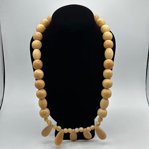 Early 80s Wooden Bead Necklace. Vintage Short Length Wood Bead #277