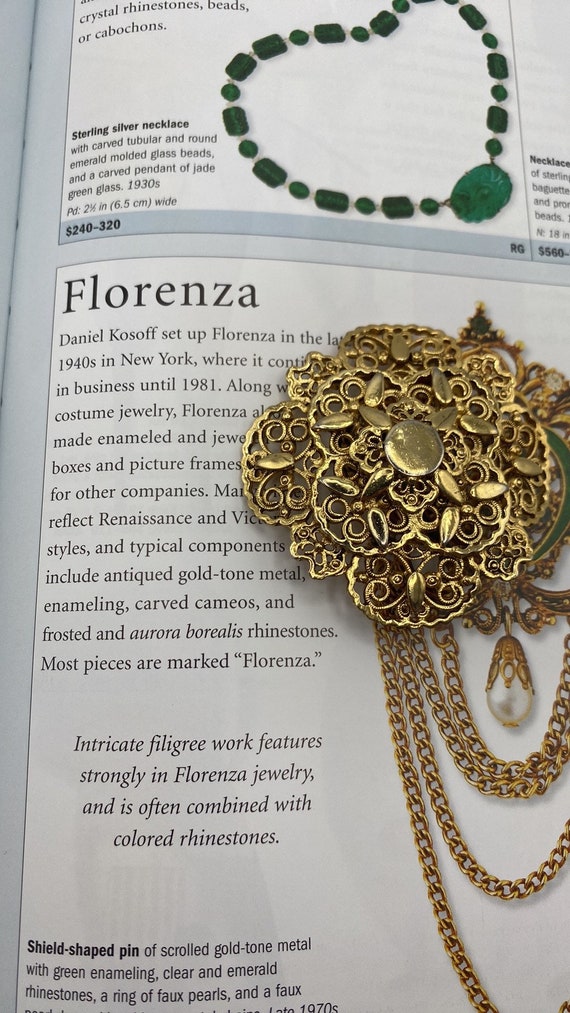 Vintage Florenza gold tone filigree style brooch l