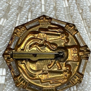 Lion Shield Brooch, 1950&#39;s 1960&#39;s Vintage Heraldic Lion Crest Crown #126