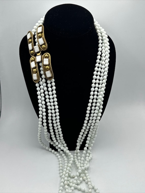 Vintage 1970’s Luisa Conti Milk Glass necklace #45