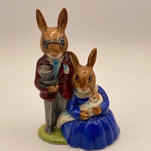 Royal Doulton Vintage 1972 Bunnykins Figurine «Family Photograph» 4.5» tall#435
