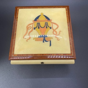 Reuge romance swiss music box Italy. Without key.